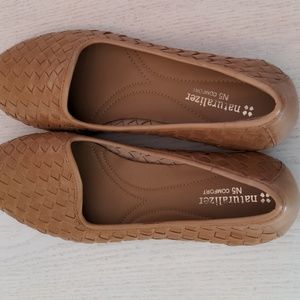 Naturalizer tan shoes size 8